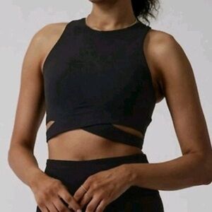 Athleta Black Conscious Cut Out Crop Size XS